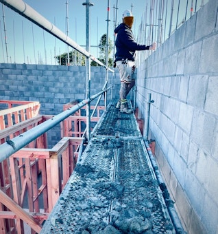 Constructing Brick and Concrete Block Houses in New Zealand: Challenges and the Importance of Scaffolding | Sidewall Scaffolding